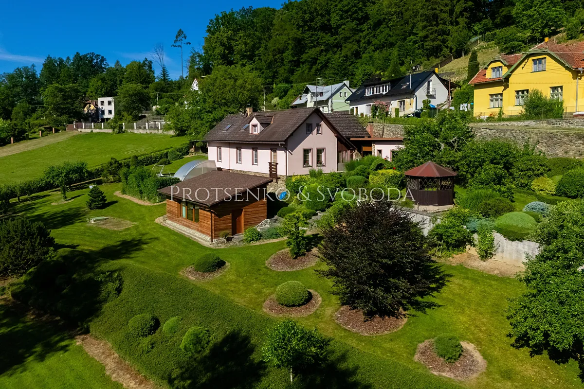 Prodej rodinného domu 257 m², pozemek 4348 m²